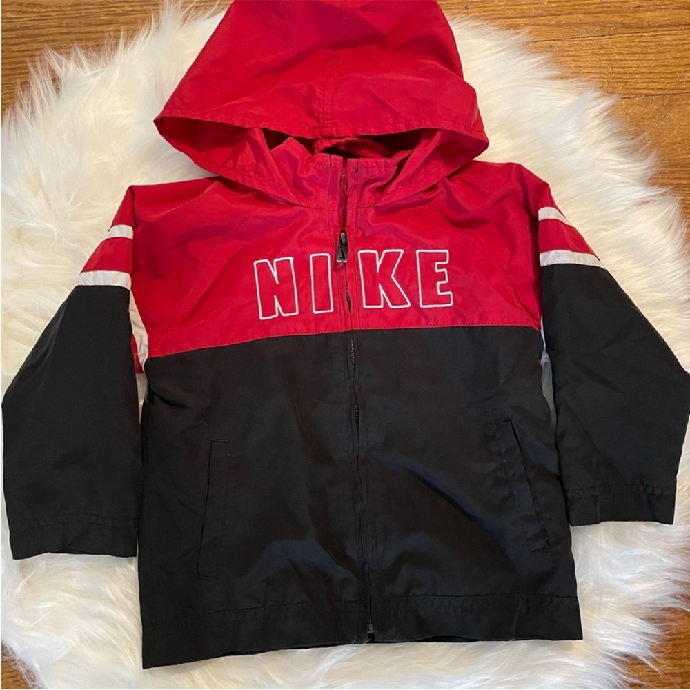 Nike Boys Jacket with Hood MUST GO - Picture 2 of 3